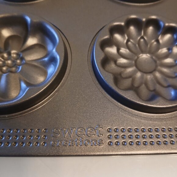 Celebrate It Sweet Creations Flower Cookie Baking Mold Make Cookie Pops Set Of 2 - Picture 3 of 5